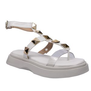 Papete Feminina Flatform com Spikes e Vinil Napa Off White - Haldrys