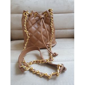 BOLSA SACO PEQUENA MATELASSÊ Couro Legítimo - Magia Bolsas e Acessórios