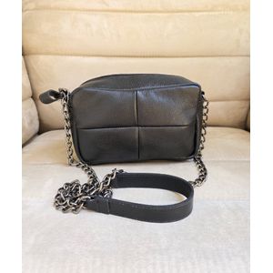 Bolsa básica com detalhe frontal quadrado - Magia Bolsas e Acessórios
