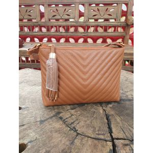 Bolsa matelassê em V pequeno com bolso externo zíper Couro Legítimo - Magia Bolsas e Acessórios