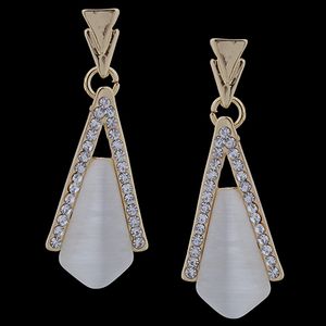 Brinco Madreperola com Strass - 1747 - EFEITO NATURAL