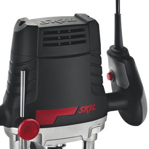 Tupia Skil 1831 1100W, com 6 fresas, 3 pinças (6mm, 8mm e ¼''), 3 Guias, 1 Adaptador para aspiração de pó em Maleta