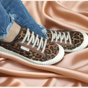 Tênis Feminino Bya Casual Moderno Onça Macio Leve Calce fácil animal print fashion 