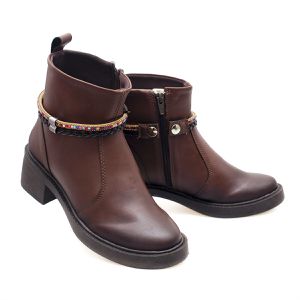 Bota Feminina Marrom Cano Curto – Estilo Boho Chic com Detalhe Artesanal – Conforto e Estilo em Cada Passo