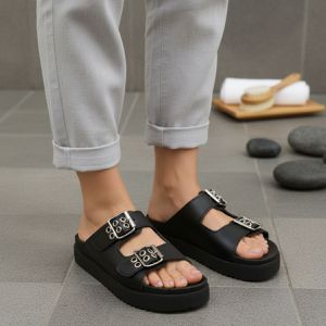 Sandalia Papete Feminina Urban sola tratorada com Fivelas duplas Estilo e Conforto para o seu Dia a Dia