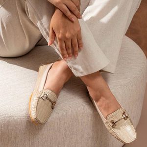 Mocassim Feminino Florença Em Couro Gelo Savelli - SAVELLI CALÇADOS