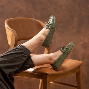 Mocassim Feminino Charlotte Em Couro Verde Oliva S... - SAVELLI CALÇADOS