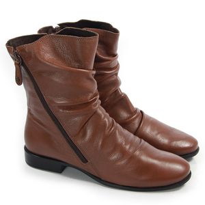 Bota Perlatto Feminina em couro Marrom Cano Médio - ZOCCOLETTE