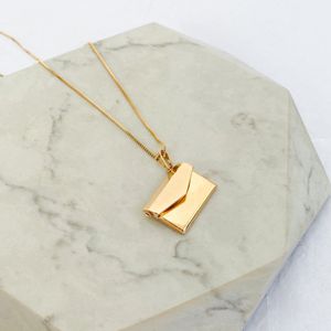 Colar Relicário Carta Personalizado Folheado em Ouro 18k