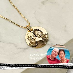 Colar Medalha M Personalizada Folheado em Ouro 18k