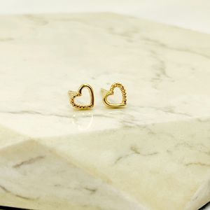 Brinco Coração Vazado Cravejado Folheado em Ouro 18k