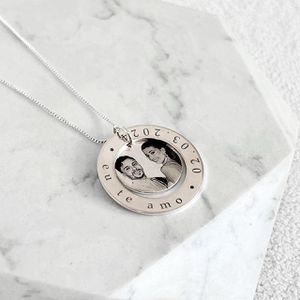 Colar Círculo Vazado com Medalha Personalizada Folheado em Prata 925