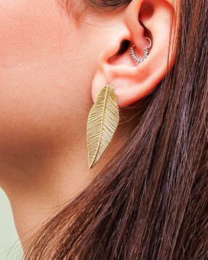 Brinco Folha Dourado - Tarcia Carine Semi Jóias & Acessórios
