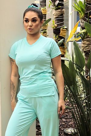 Blusa Verde Claro Em Malha Dry Confortly Scrub - Use Anny