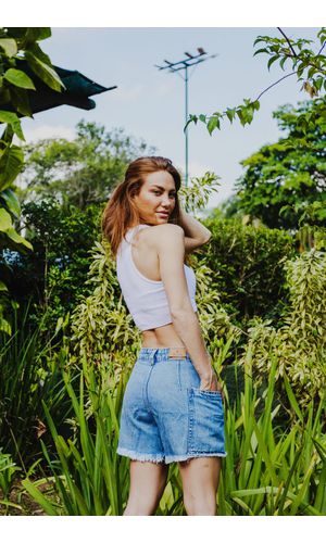 SHORT COM BOLSO LATERAL