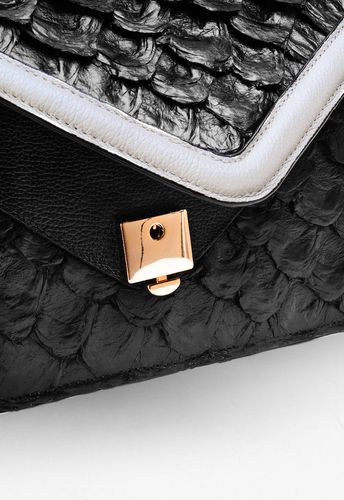 Bolsa Milena Preto com Off White Pirarucu