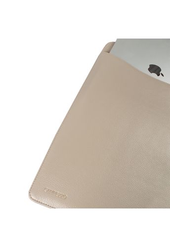 Case Gates Couro Fendi