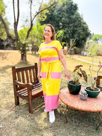 Vestido Bianca Plus amarelo com rosa - 2317 - Rebeca Azevedo