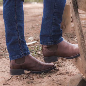 BOTA CANO CURTO STRONG BICO QUADRADO RÚSTICO CAFÉ - Xucrão Boots | Botas e Botinas Country Premium
