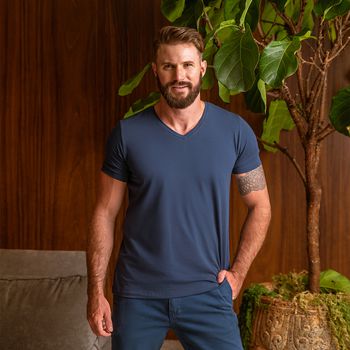 Camiseta Gola V em Algodão Egípcio