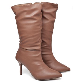9106 Bota Cano Médio Enrugado Salto Fino Médio Napa Caramelo - ELLA´S ONLINE | Calçados e Acessórios Femininos