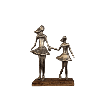 ESCULTURA MÃE E FILHA MADEIRA / ALUMÍNIO - FLUZÃO CONSTRUÇÃO