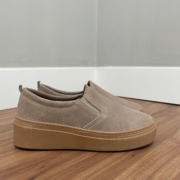 Slip On Carol - Couro Camurça Areia - B540 - Outlet Banana Rosa