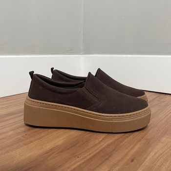 Slip On Carol - Camurça Café - B579 - Outlet Banana Rosa