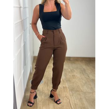 Calça Cenoura Alfaiataria Marrom