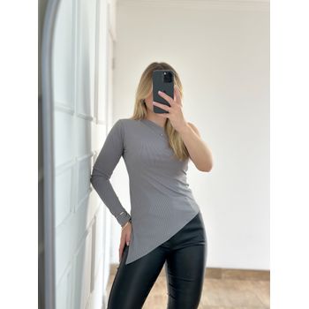 Blusa Assimétrica Cinza