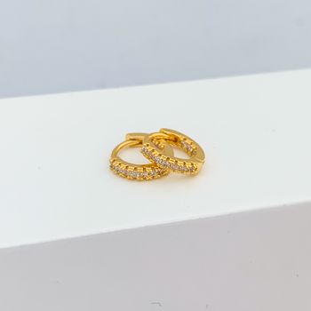Argola Click Cravejada Zirconia Banhada a Ouro 18k... - Roanne Jóias