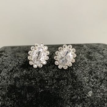 Brinco Oval com Zirconia Cristal Prata 925 - 10118... - Roanne Jóias