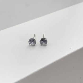Brinco Baby 5mm Zirconia Roxa Prata 925 - 10118321... - Roanne Jóias