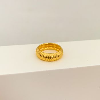 Anel Trabalhado com Linhas Banhado a Ouro 18k - 10... - Roanne Jóias