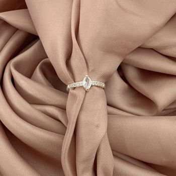 Anel Navete Zirconia Cristal e Zirconia no Aro Pr... - Roanne Jóias