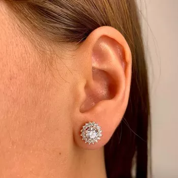 Brinco Redondo Cravejado Com Zircônia Prata 925 - ... - Roanne Jóias