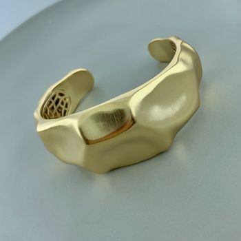 Bracelete folheado Aberto Martelado Semijoia - 10... - Roanne Jóias