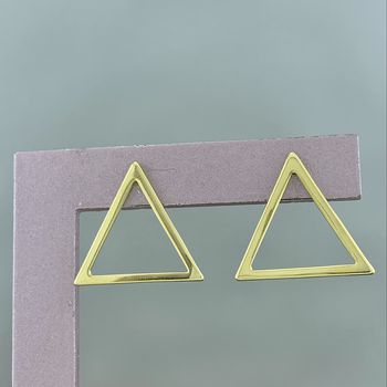 Brinco Triangulo Liso Banho 18k - 106452 - Roanne Jóias