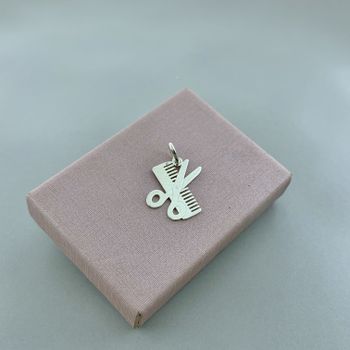Pingente Tesoura E Pente Liso Prata 925 - 10122489 - Roanne Jóias
