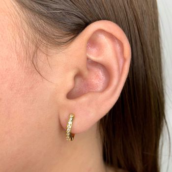 Argola Click Cravejada Zirconia Cristal Semijoia B... - Roanne Jóias
