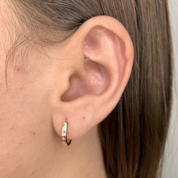 Argola Click Com Zirconia Cristal Semijoia Banhada... - Roanne Jóias