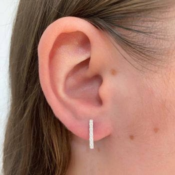 Brinco Palito Pequeno com Zirconia Prata 925 - 101... - Roanne Jóias