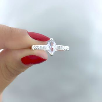 Anel Navete com Zirconia Cristal e Zirconia no Aro... - Roanne Jóias