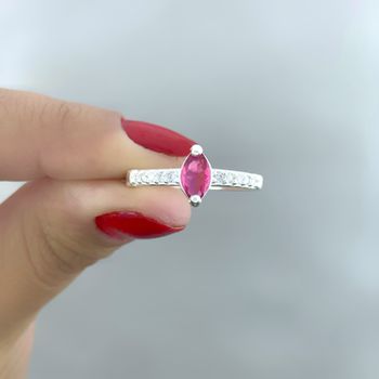 Anel Navete com Zirconia Rosa Cereja e Zirconia no... - Roanne Jóias