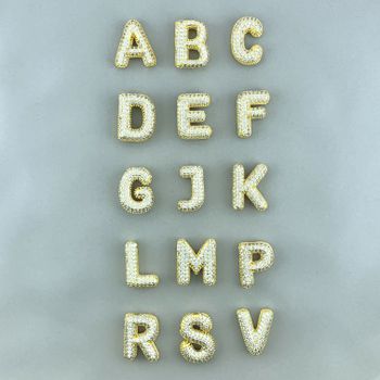 Pingente Letras Trabalhadas com Zirconia Semijoia ... - Roanne Jóias