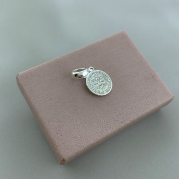 Berloque Medalha São Bento Prata 925 - 1011832228 - Roanne Jóias
