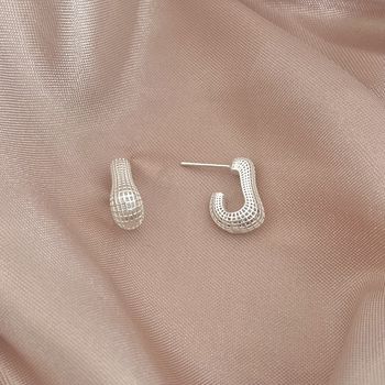 Brinco Meia Argola Rendada Prata 925 - 1011832458 - Roanne Jóias