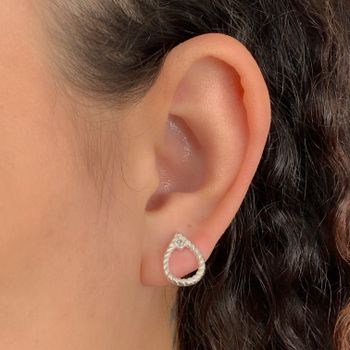 Brinco Prata Legitima Gota Vazada Torcida com Pon... - Roanne Jóias