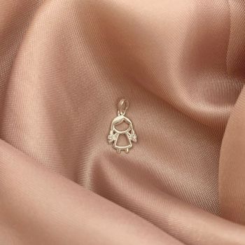 Pingente Menina Vazado Ponto Zirconia Trança Prata... - Roanne Jóias