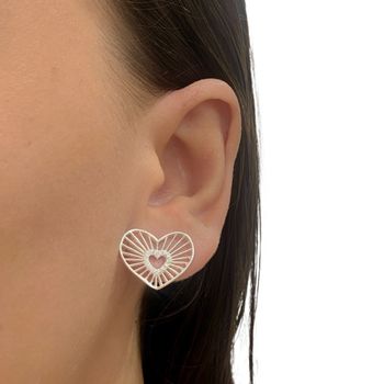 Brinco Prata Legitima 925 Coraçao Vazado e Zirconi... - Roanne Jóias